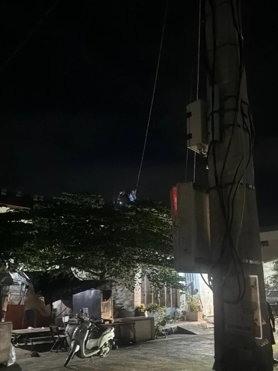 #最新消息：今日凌晨，一群中国籍人员持枪与执法人员发生交火，企图从金边朗哥区一处拘押中心逃离。